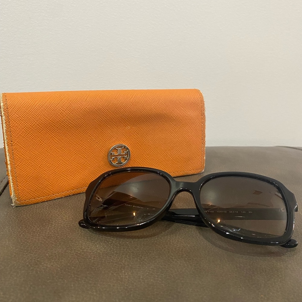 Tory Burch Black Sunglasses with Brown Gradient Lenses and Orange Logo Case